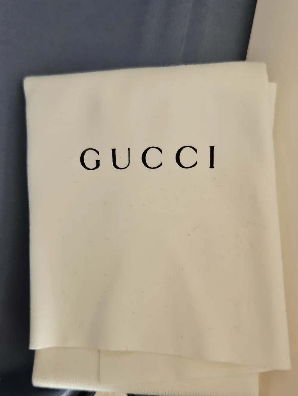 Gucci Black Velvet Hard Clamshell Sunglasses Eyeglass Case & Cloth.